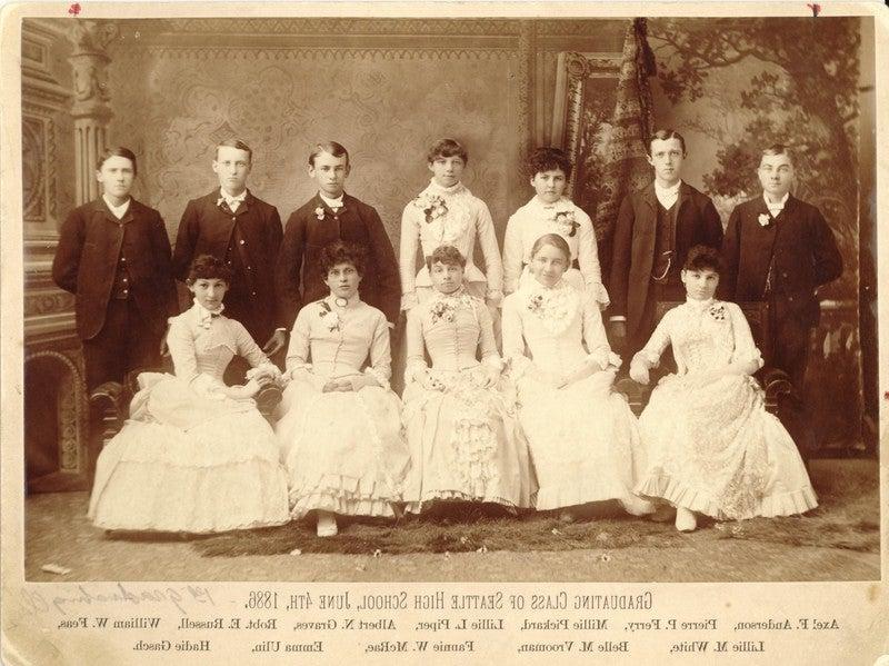 First graduating class of Seattle 高中, June 4, 1886